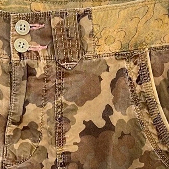 EUC Lucky Brand Camo Cargo Capri Pants - Picture 7 of 7